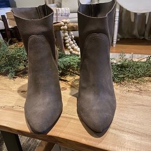 *SOLD* Vince Camuto booties